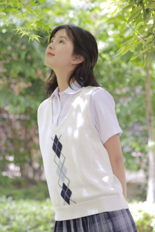 接吻时男朋友摸揉胸代表什么心理